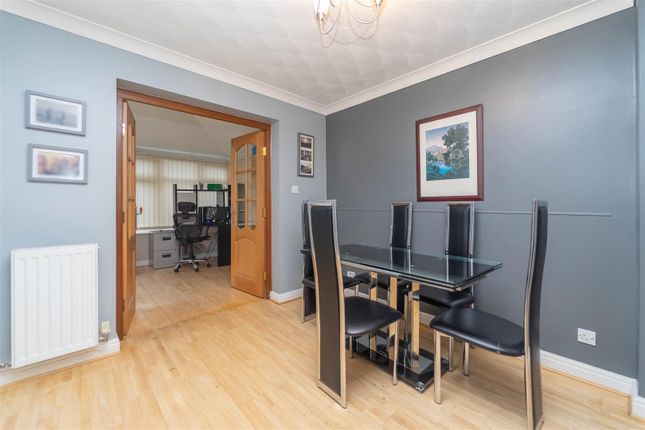 8, Smithills Hall Close, Bury photo 3