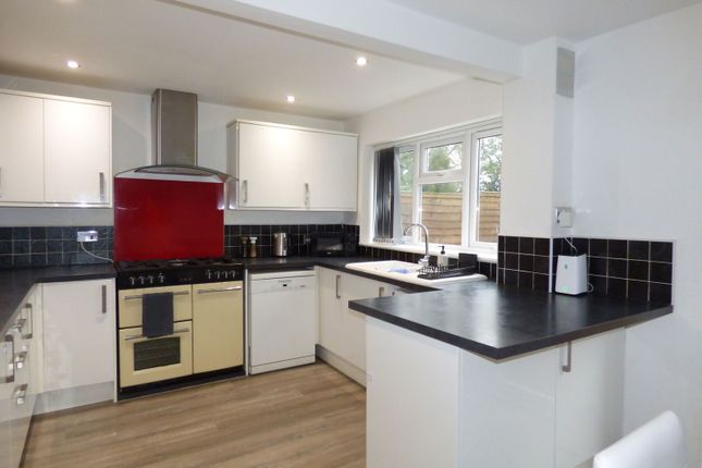 14, Windsor Close, Malvern photo 3