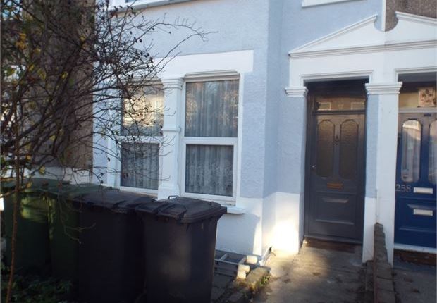 Flat to rent in Sangley Road, Catford, London