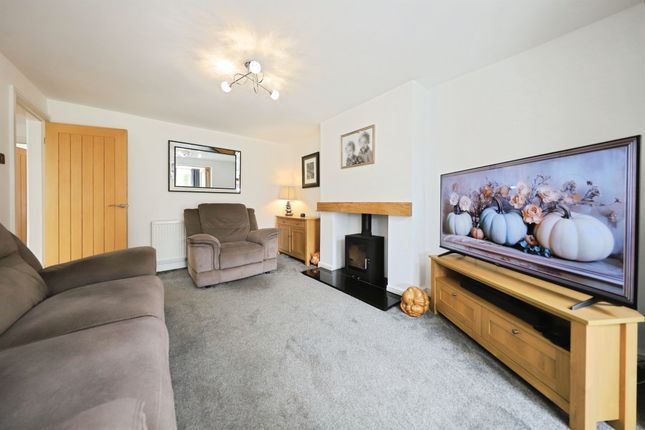 7, Hillside Drive, Kidderminster photo 3