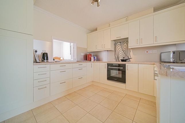 35, Halifax Road, Melksham photo 3