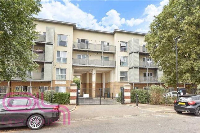 Flat for sale in Smoothfield Court, Hibernia Road, Hounslow