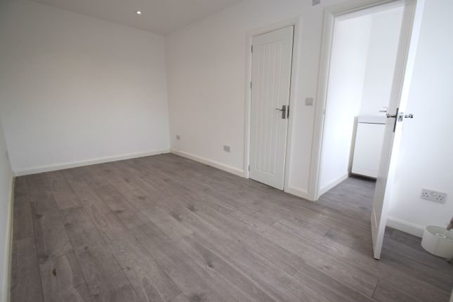 32, Dunster Way, South Harrow photo 3