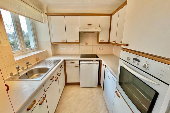 42, Potters Court, Potters Bar photo 4