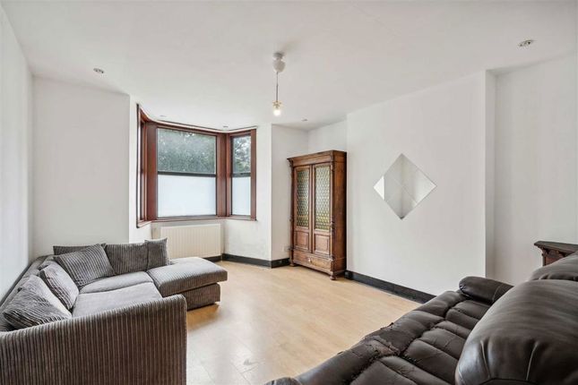 Ground Floor Flat, 60, Surrey Square, London photo 2