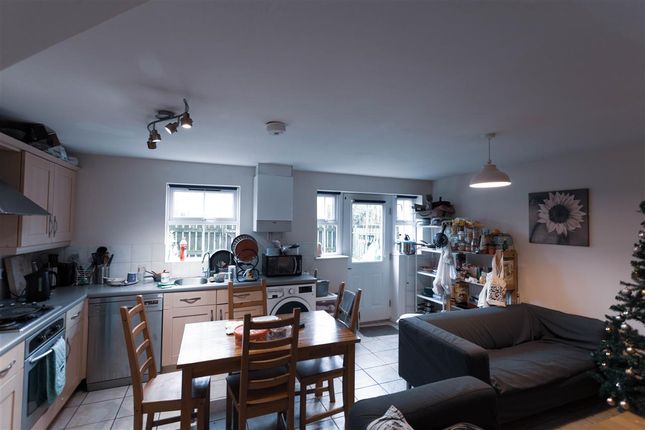Room in 18, Wright Way, Bristol photo 2