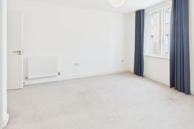 Cam02545G0-Pr0471-Still014