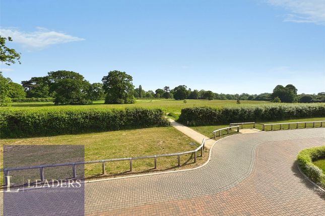 21, Smith Gardens, Essex photo 4