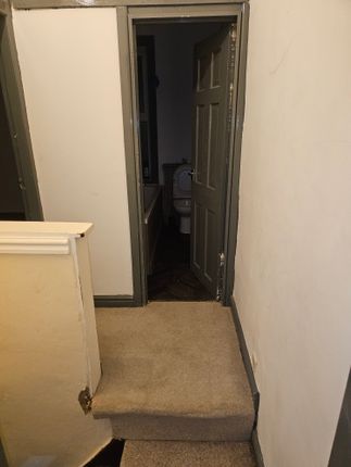 13, Eastham , Burnley photo 5