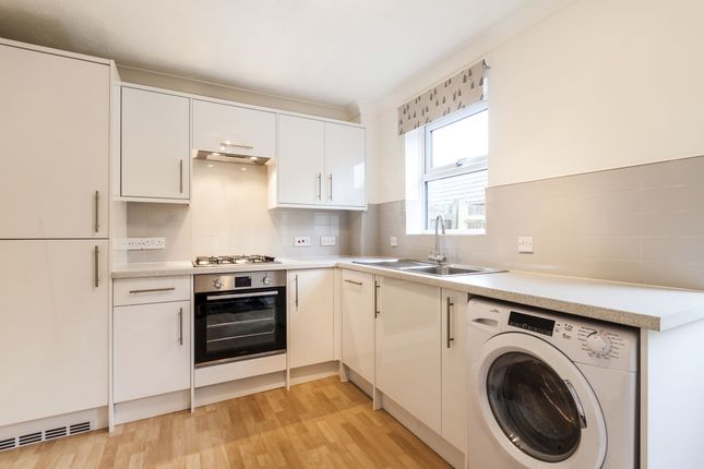 47, Oasthouse Drive, Fleet photo 3