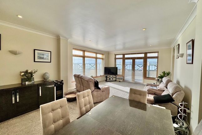 2 Windward Court, Shelly Road, Exmouth photo 3
