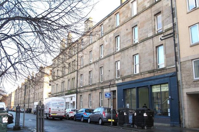 Thumbnail Flat to rent in Albert Street, Edinburgh