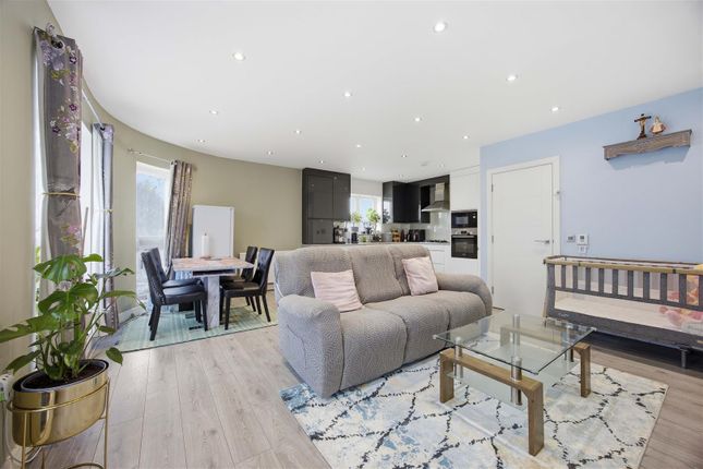 Flat 4, Westcourt, 107 West Drayton Road, Uxbridge photo 4