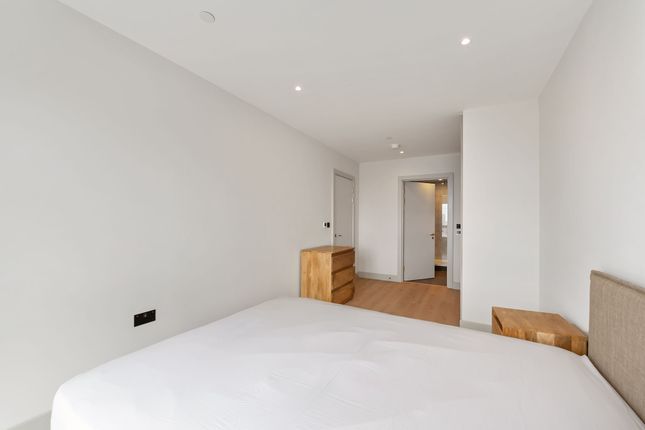 Thumbnail Flat to rent in The Draper, Draycote House, Colindale
