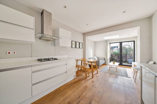 Flat to rent in Oakley Gardens, Crouch End, London