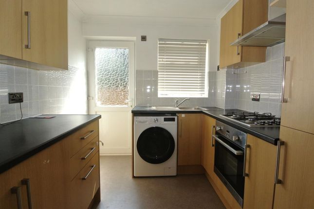 5, Corby Drive, Englefield Green photo 4