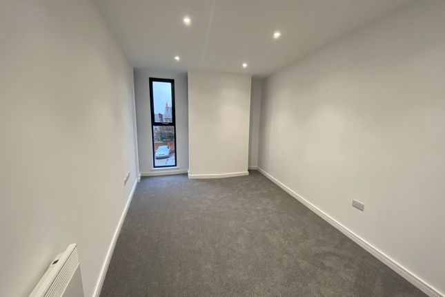 17, Chesterfield photo 2