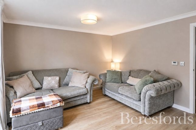 14, Duncombe Close, Essex photo 4