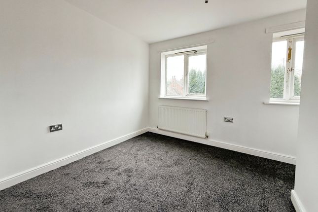 3 Lodge Court, Telford photo 3
