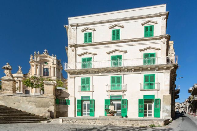 Block of flats for sale in Piazza San Giovanni, Modica, Sicilia