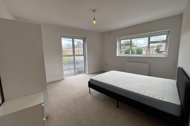 1b, Croxted Road, London photo 2