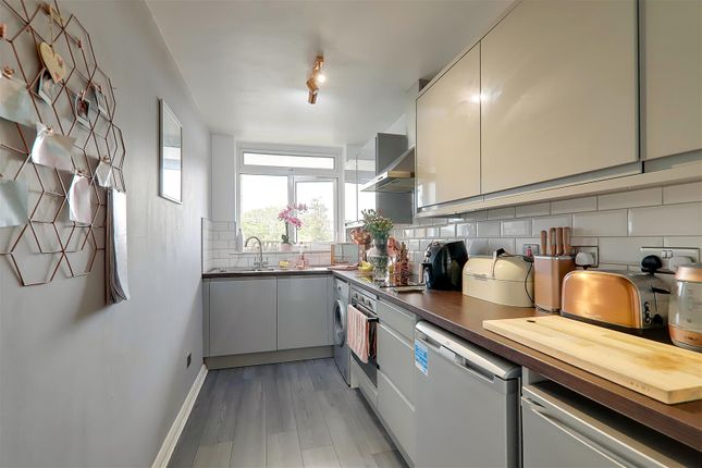 Flat for sale in Broadwater Boulevard Flats, Broadwater, Worthing