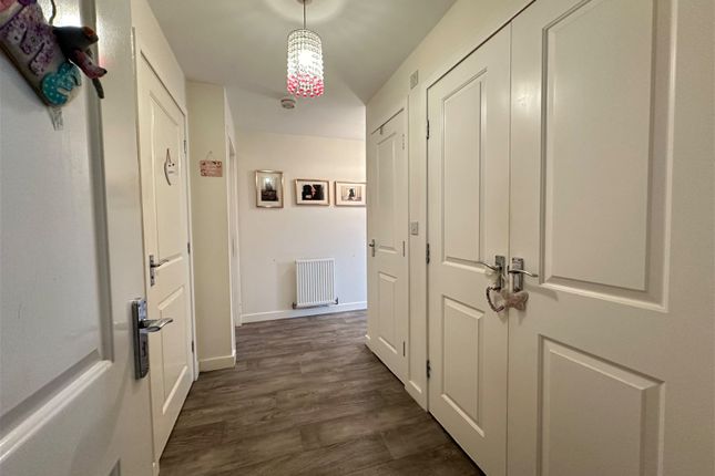 Flat for sale in Ashby Gardens, Hyde