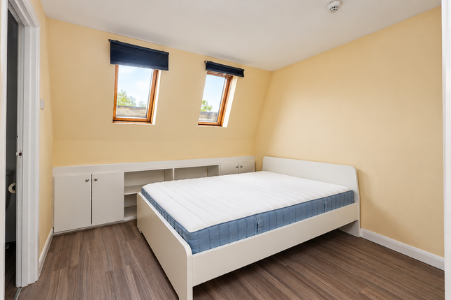 Flat 3, 118 Goldhawk Road, London photo 5