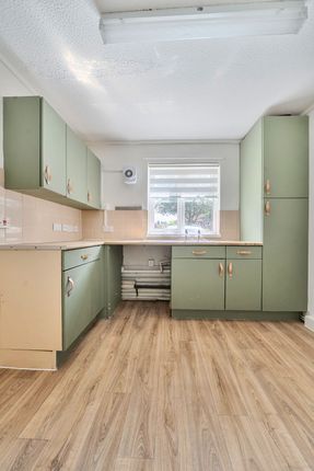 Flat 1, Chestnut Court, Rowland's Castle photo 4