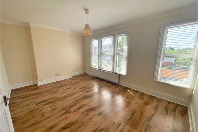 Flat to rent in Elvendon Road, London
