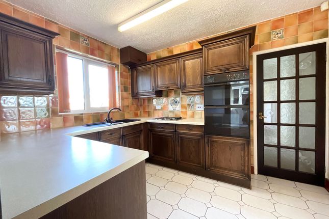 30 Meadow Way, Stoke-On-Trent photo 3