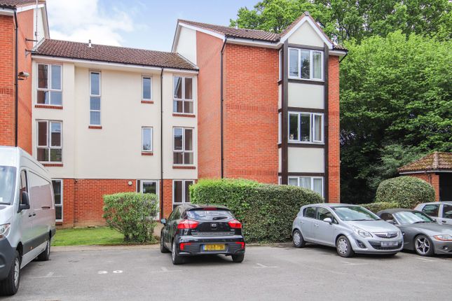 1 bed flat to rent in Maunsell Park, Station Hill, Crawley RH10