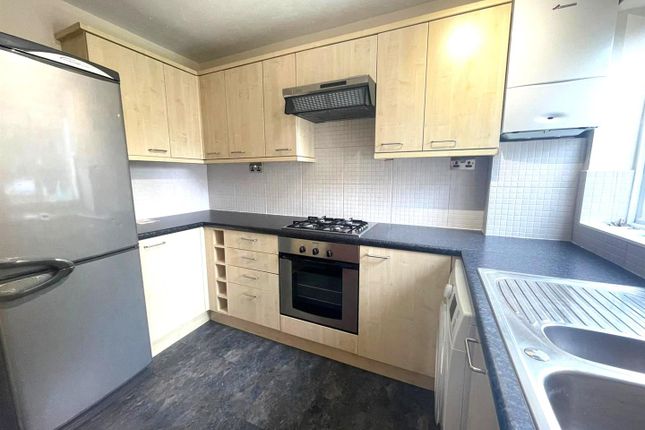 74, Woburn Avenue, Farnborough photo 3