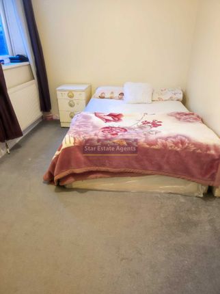 Room to rent in Pine Road, Cricklewood, London