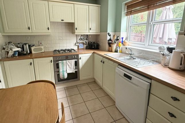18, Coxmoor Close, Grantham photo 2
