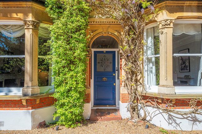 41, Oatlands Avenue, Weybridge photo 2