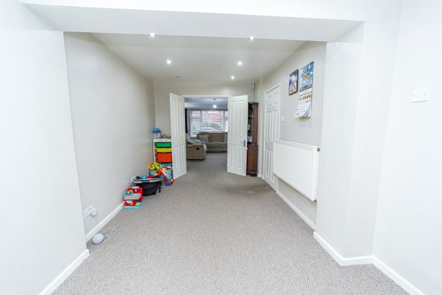 24, Oriel Drive, Syston, Leicester photo 4