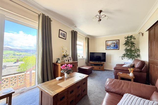 8, Sandbed Lane, Ashton-Under-Lyne photo 2