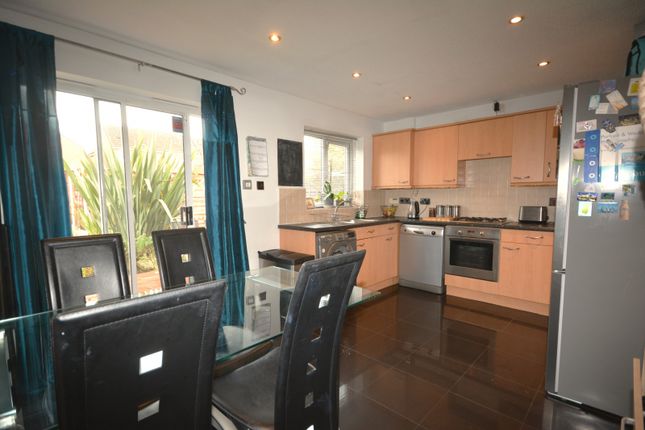 16 Sandybrook Drive, Manchester photo 4