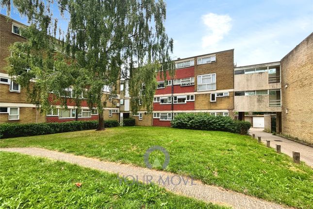 Thumbnail Flat to rent in Fennycroft Road, Hemel Hempstead, Hertfordshire