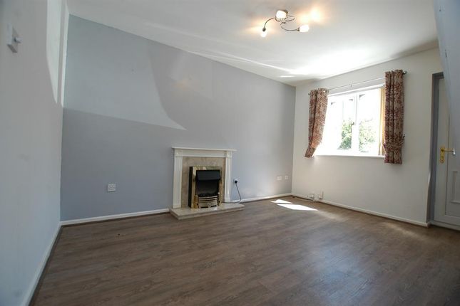 7, Byrchen Moor Gardens, Brierley Hill photo 3
