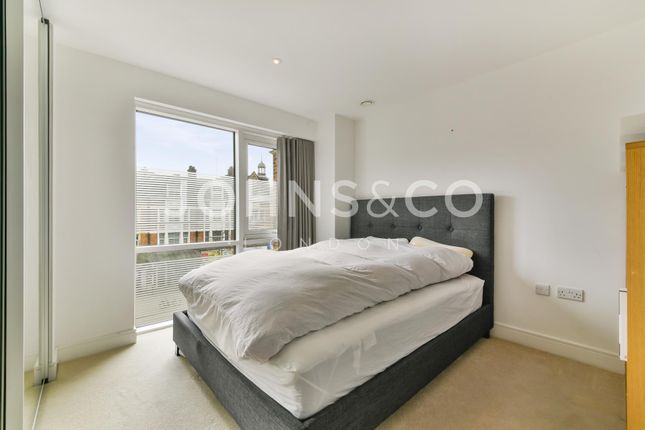 Flat to rent in Quartz House, Dickens Yard, Ealing