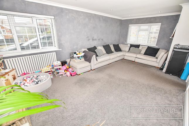 2, Waterdene, Canvey Island photo 4