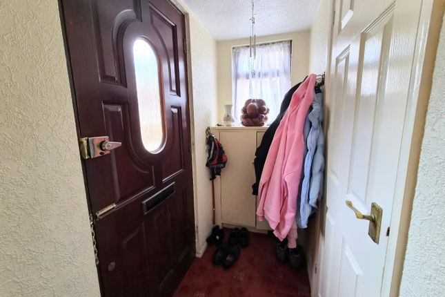 14 Elm Green, Basildon, Essex photo 3