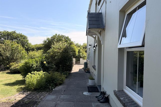 15, Tyrwaun, Llanelli photo 2