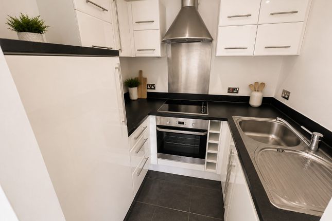 273 Oceana Boulevard, Lower Canal Walk, Southampton photo 4