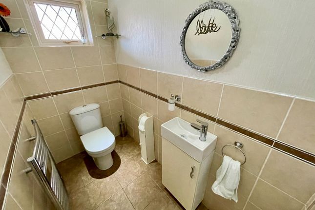 18, Blakeney Drive, Luton photo 3