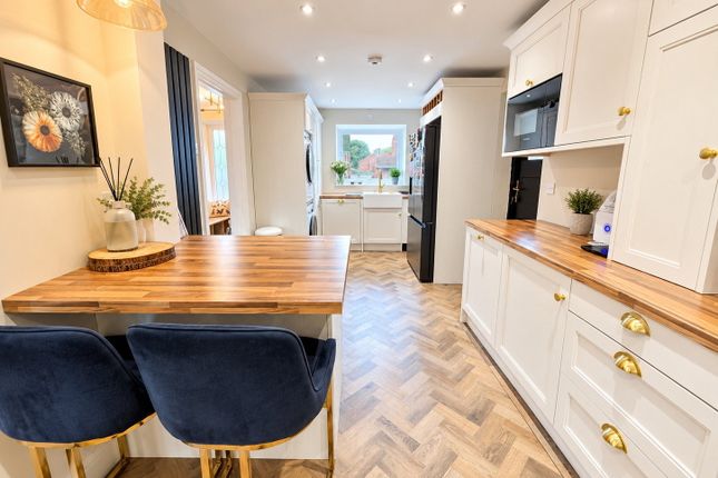 1, Beeston Close, Brierley Hill photo 2