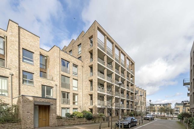 Flat for sale in Boaters Avenue, Brentford