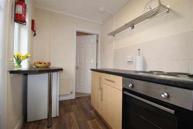 MASTER Flat 1, 15, Chandos Terrace, Leeds photo 5